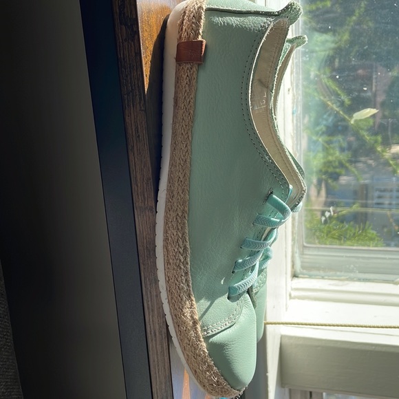 Gorgeous soft leather mint shoes - Picture 3 of 8